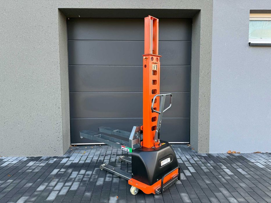 Wózek samozaładowczy paleciak elektryczny 500kg 130 cm innolift tacker