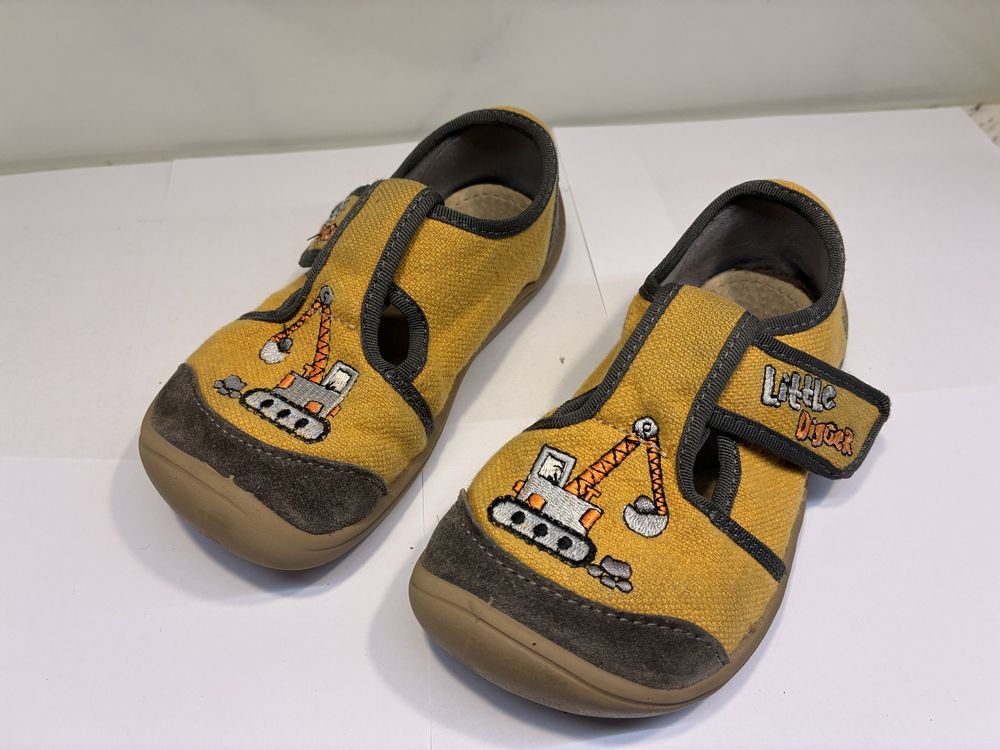 Kapcie Barefoot rozm. 28, dzieciece