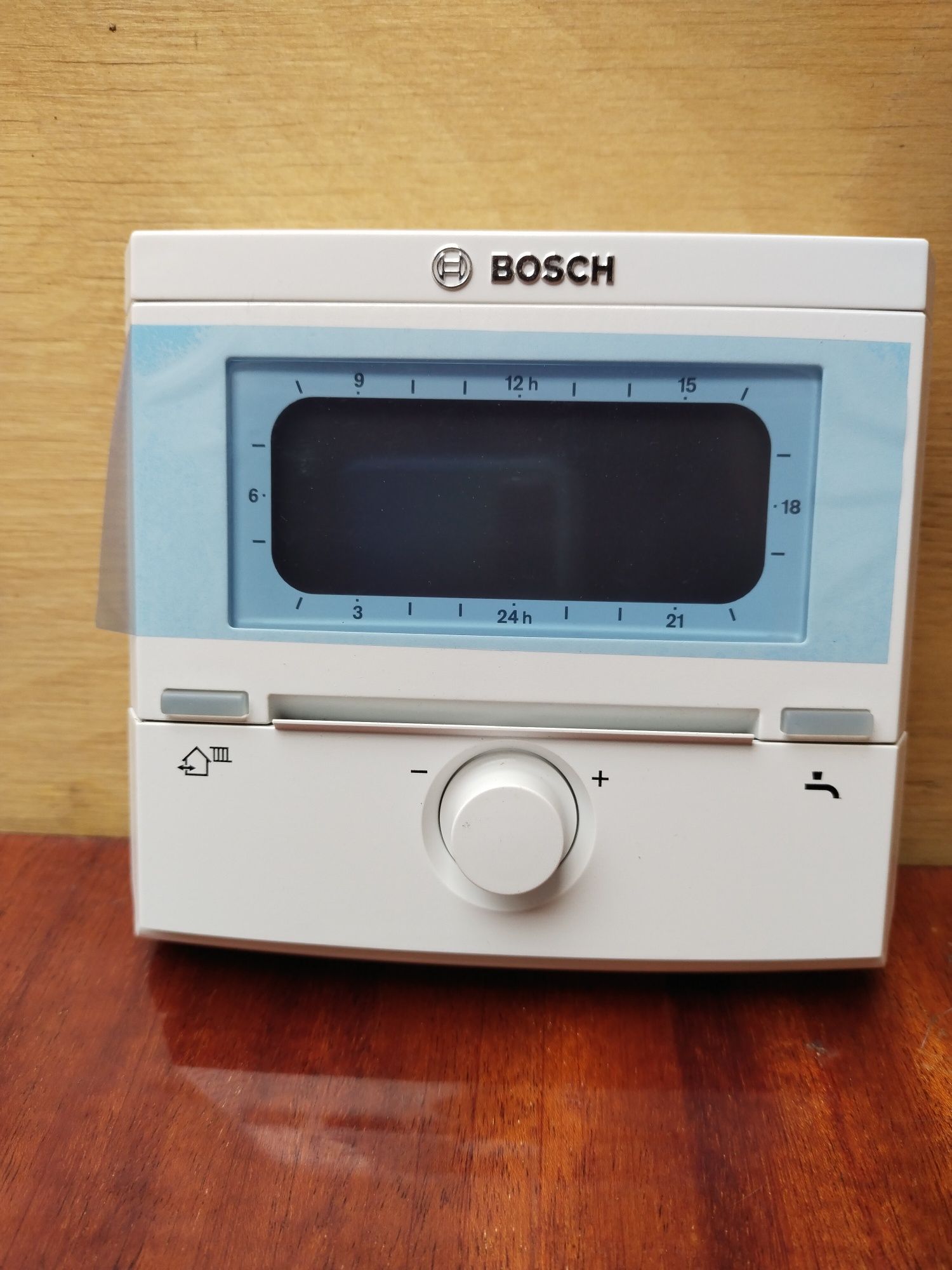 Регулятор температуры помещения с гелиоре-гуливанием FR 110 BOSCH