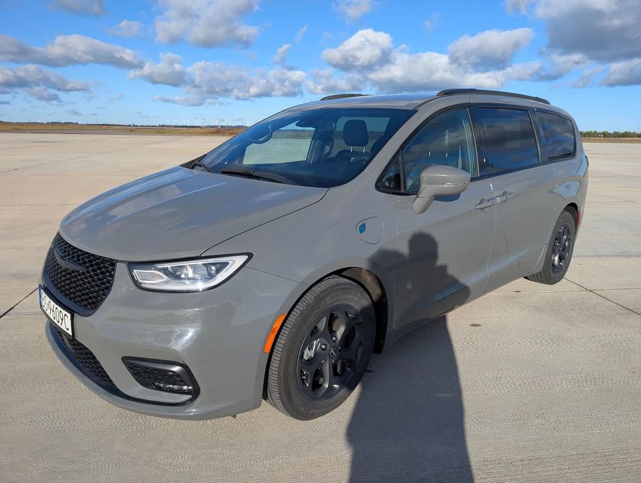 Chrysler Pacifica Plug-in Bezwypadkowy wersja S 2023