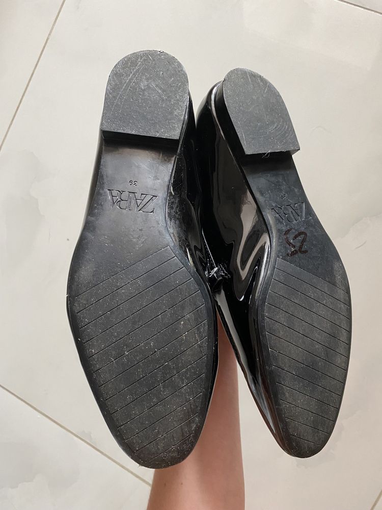 Mokasyny lordsy loafersy Zara czarne lakierowane 39 40