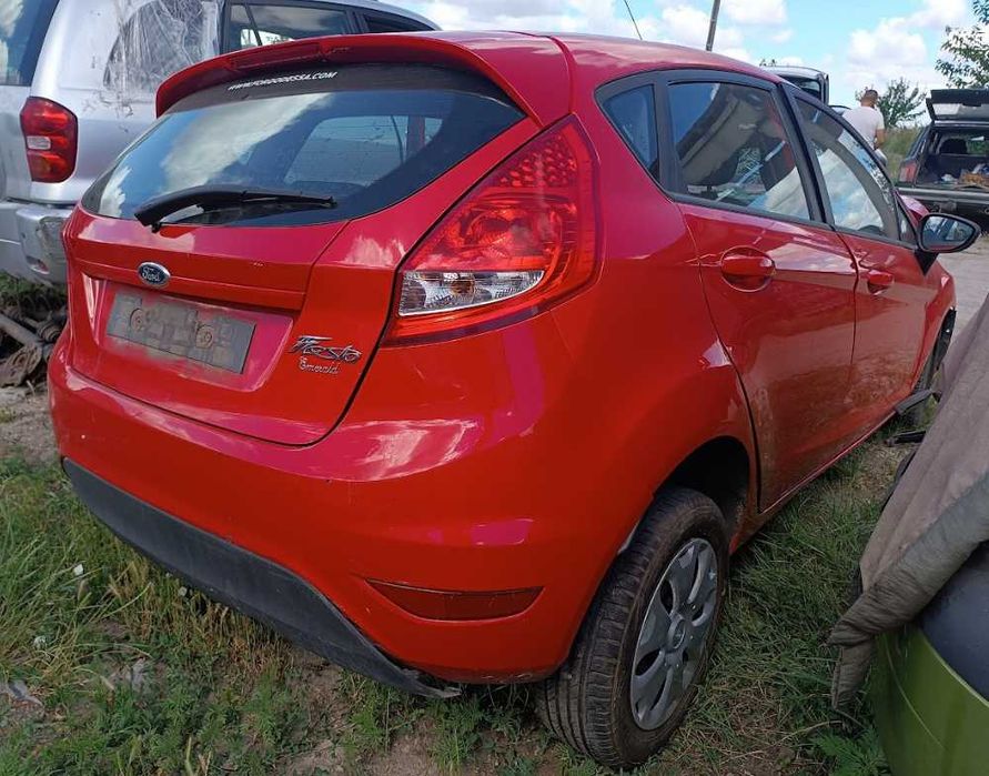 Кузов Ford Fiesta 2012 1.2 бенз красный. Разборка Ford Fiesta