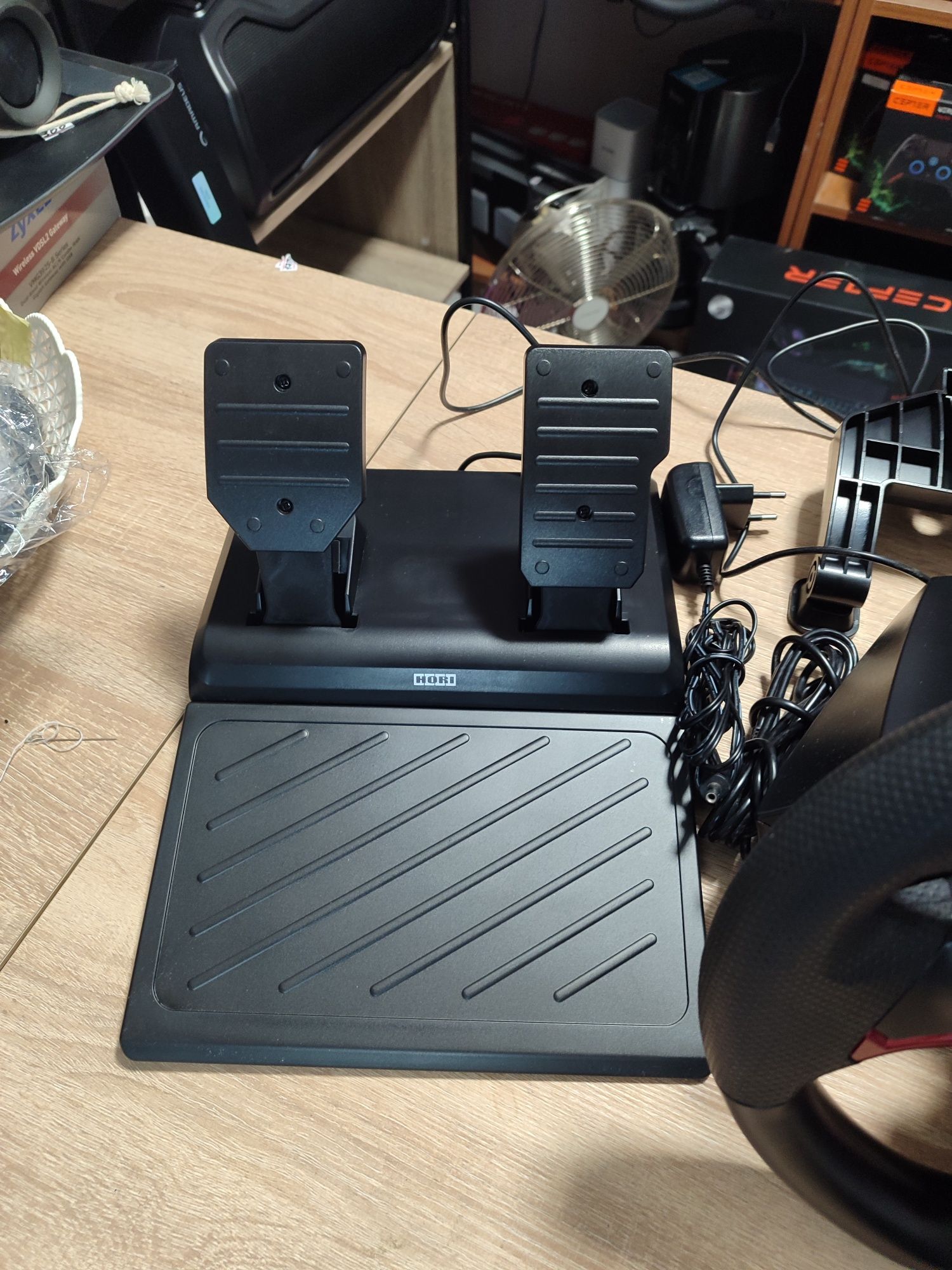 Комплект (руль, педали) Hori Wireless Racing (SPF-022U)