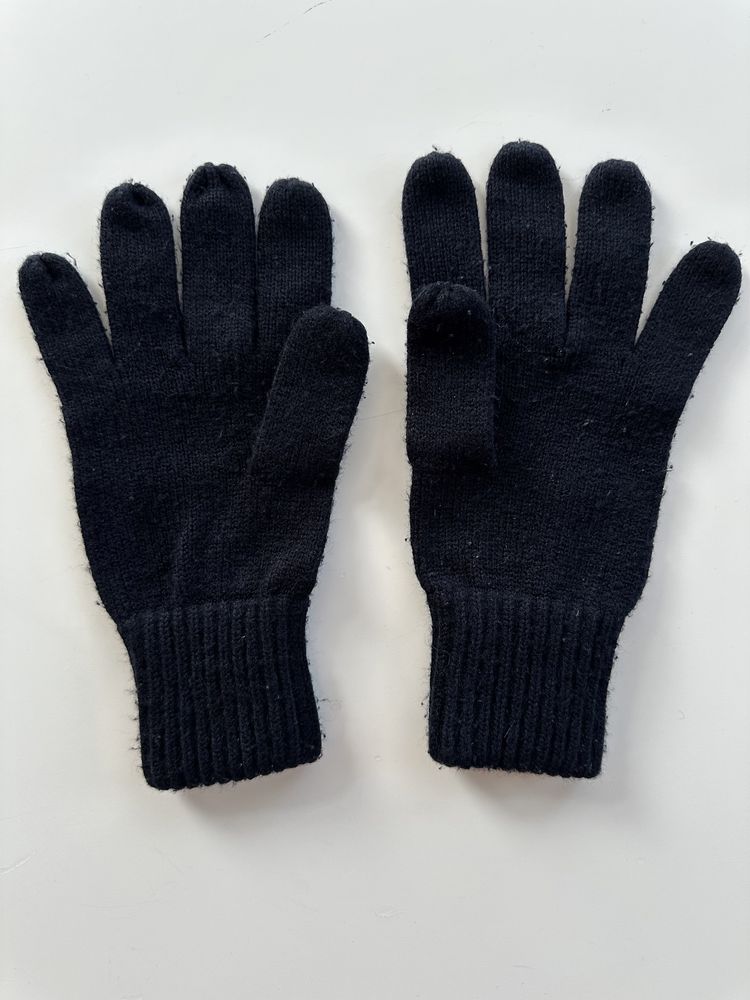 Продам рукавички (дві пари) в дуже гарному стані.