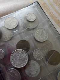 Klaser z monetami + banknoty .