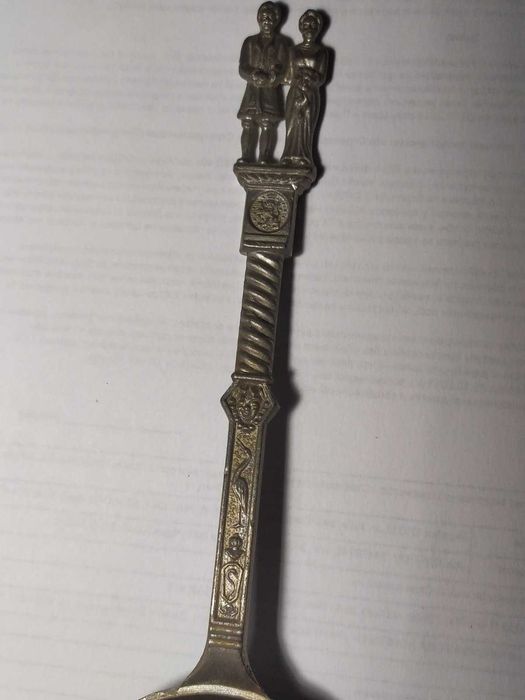 Винтажные оловянные ложки .