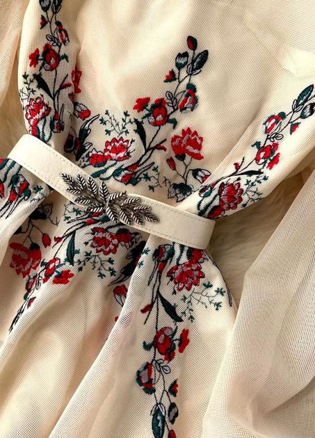 Жіноча бежева сукня з вишивкою. Нарядне довге плаття.Вишукана сукня