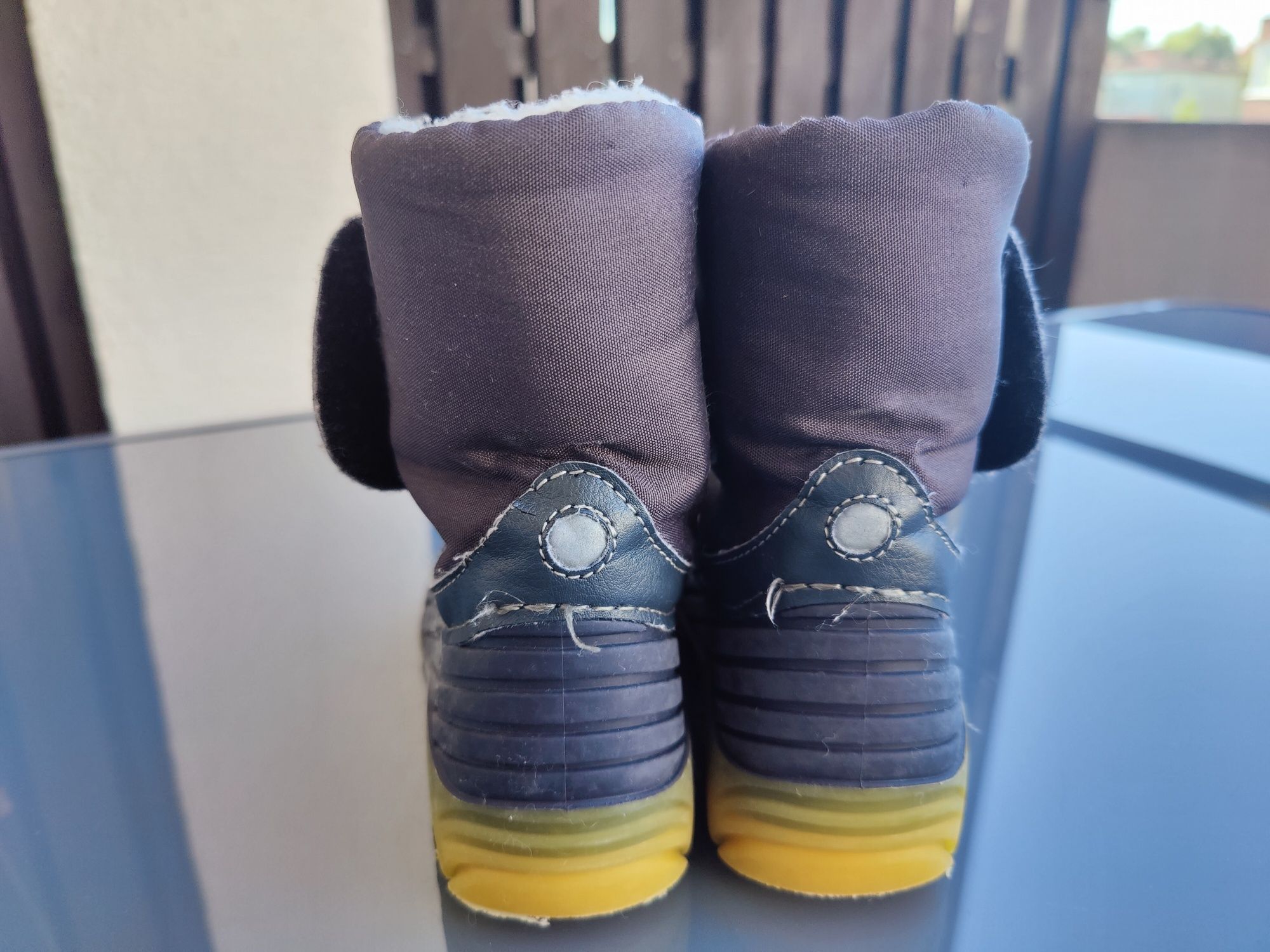 Buty zimowe, śniegowce r. 26