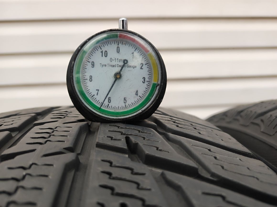 235.60.18 komplet opon zimowych Nokian WR SUV 3