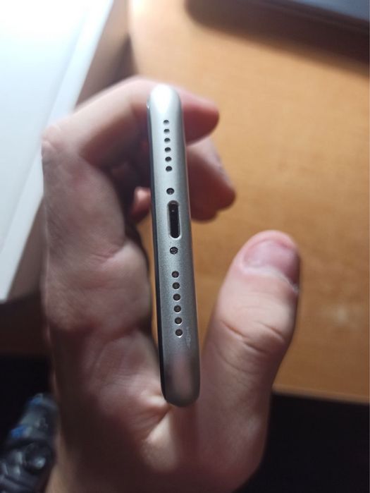 продам 11 айфон 64 акб