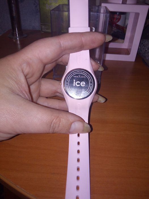 Часы, женские, наручные.