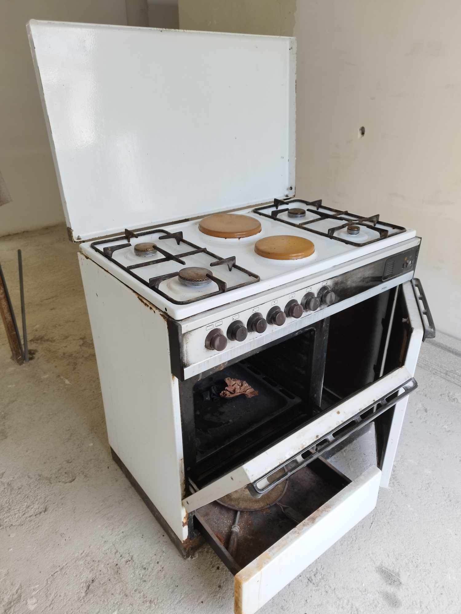 Fogão grande de 6 bocas, a gás e elétrico, com forno, porta e gaveta