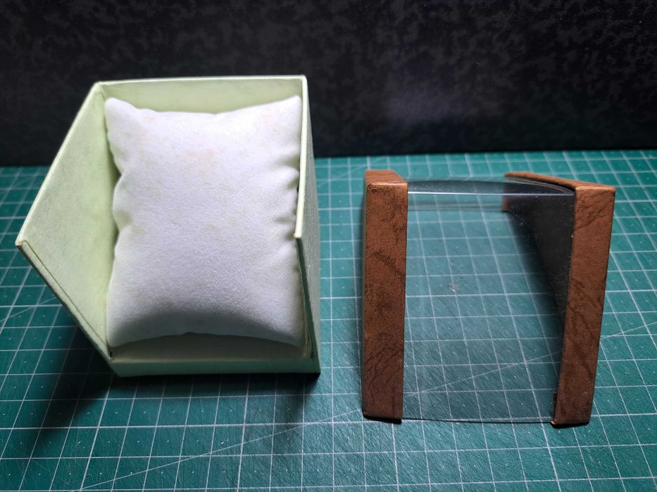 4 Caixas/Expositores de relógios