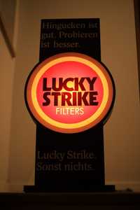 Stary stojący billboard Lucky Strike. Wintage. '70/'80. Reklama.