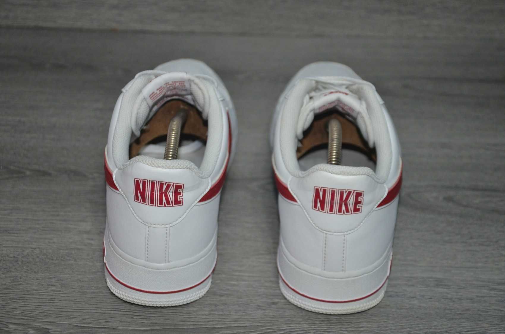 Продам кросівки шкіряні Фирма Nike Air Force 1  .