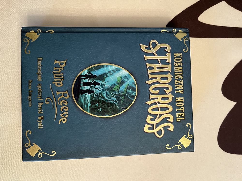 Kosmiczny hotel Starcross - Philip Reeve