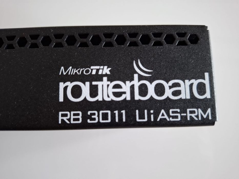 MikroTik RB3011 UiAS-RM