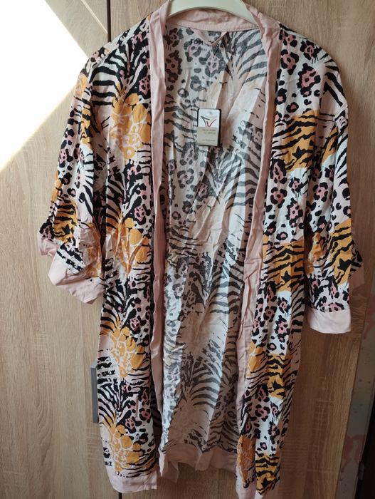 Wiskozowy szlafrok S/M nowy ( brak paska )