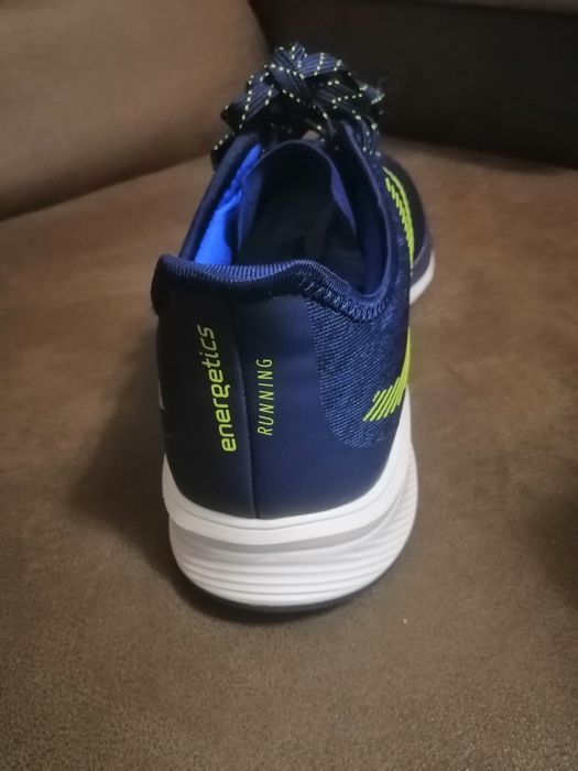 Чоловічі кросівки великого розміру