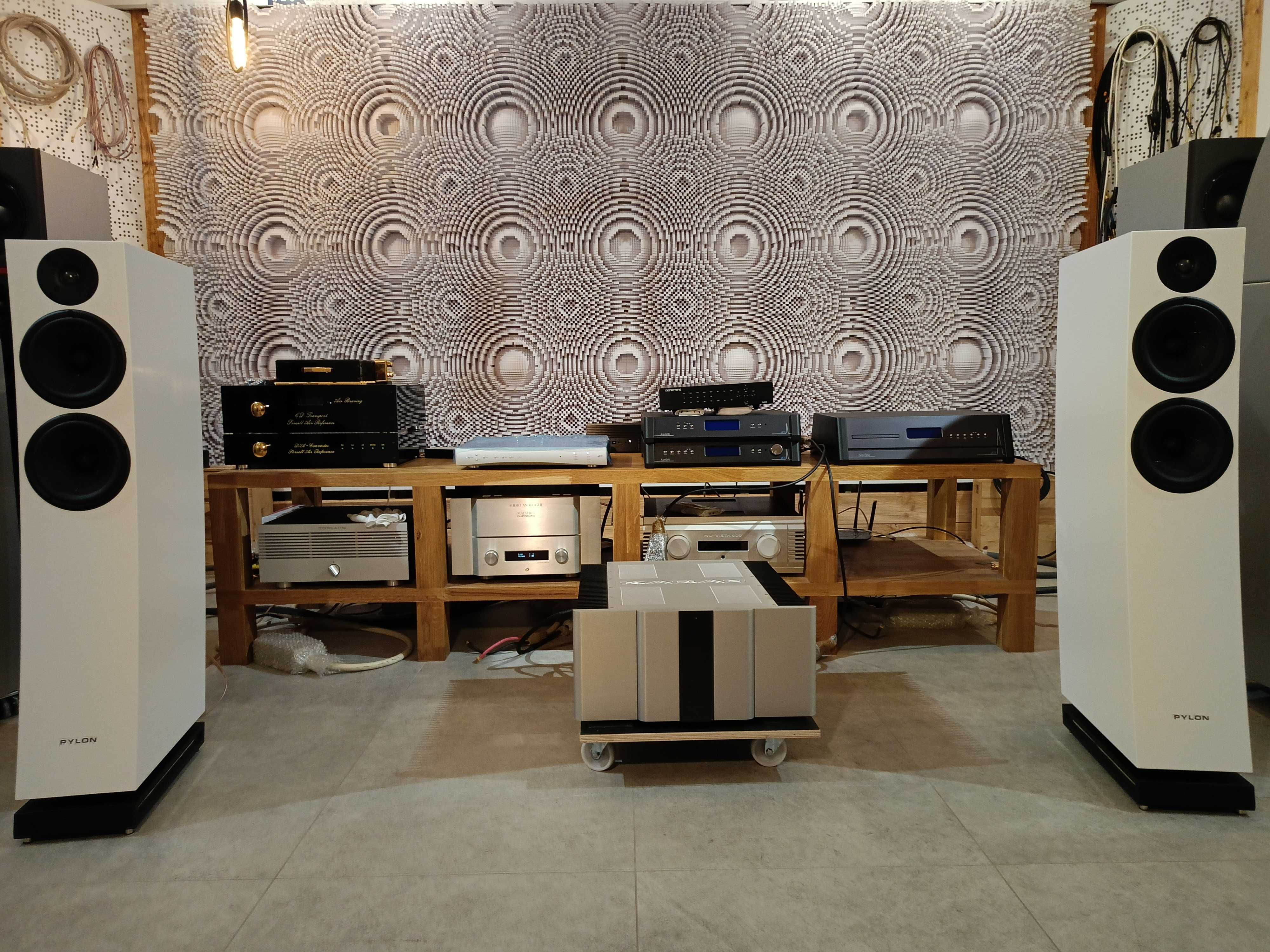 Pylon Jasper 25 mkII black kolumny podlogowe.