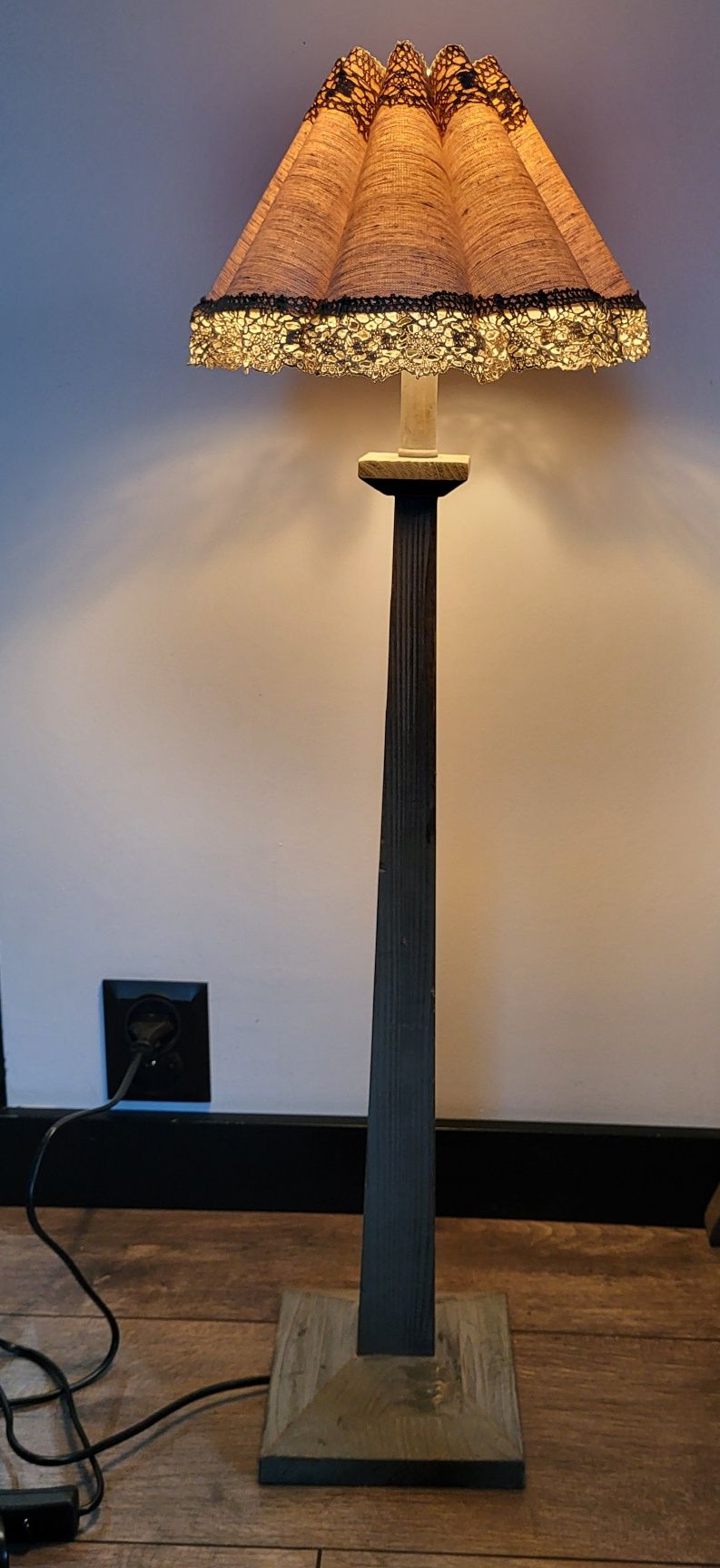 Lampa w stylu rustykalnym