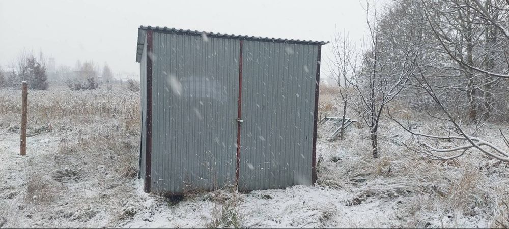 Garaż blaszany na budowę.