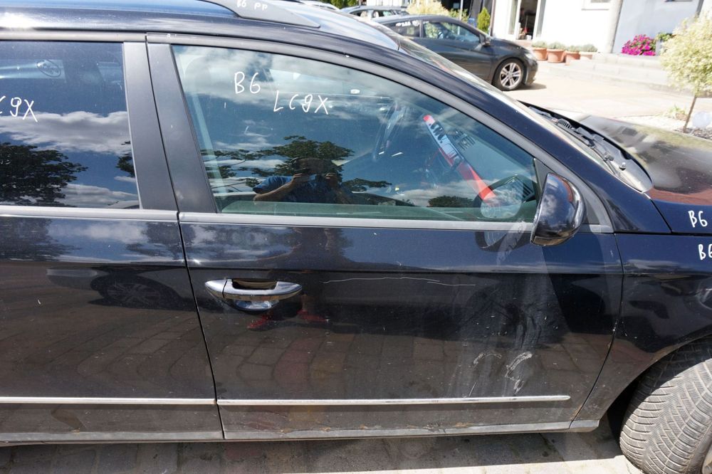 DRZWI PRZEDNIE PRAWE PASSAT B6 KOMBI LC9X  CZARNY VOLKSWAGEN 2005-2010