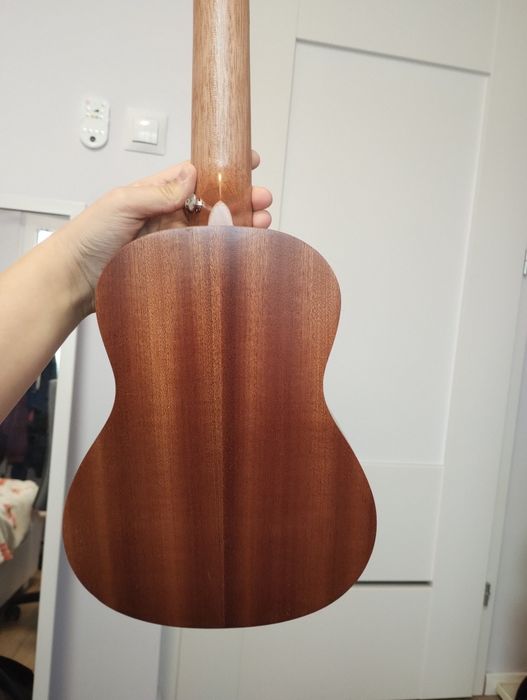 Ukulele z pokrowcem kostką do gry i tuner