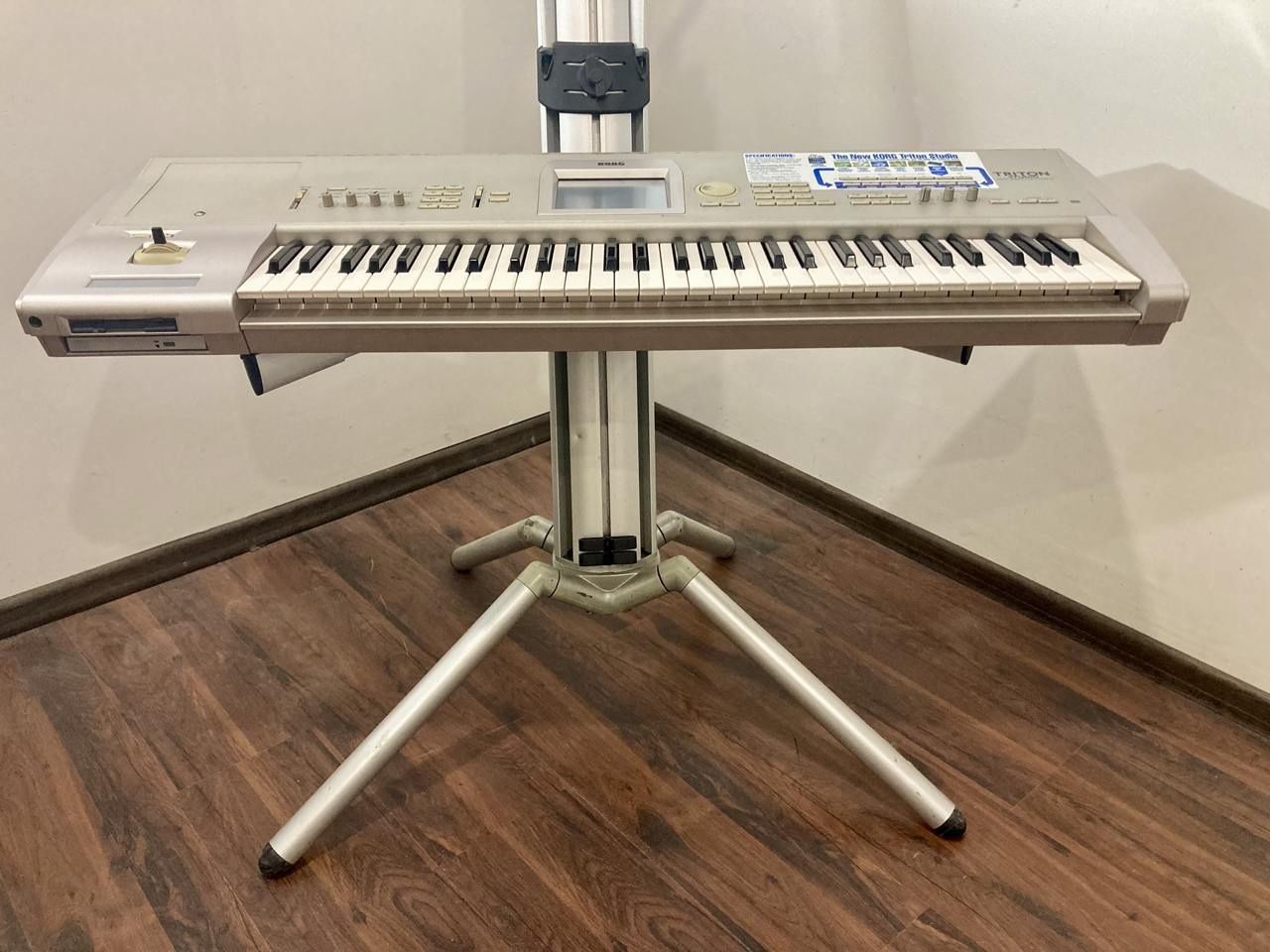KORG TRITON STUDIO 61 — с кейсом