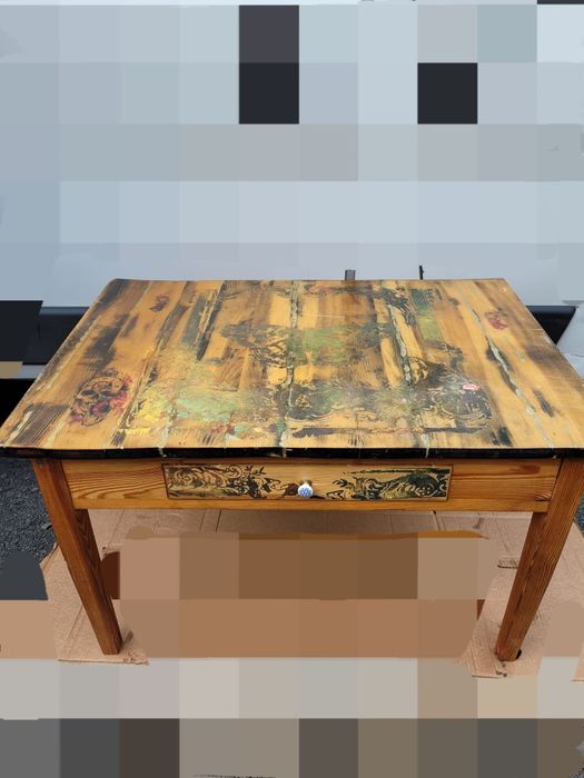 Stolik drewniany niski ozdobny