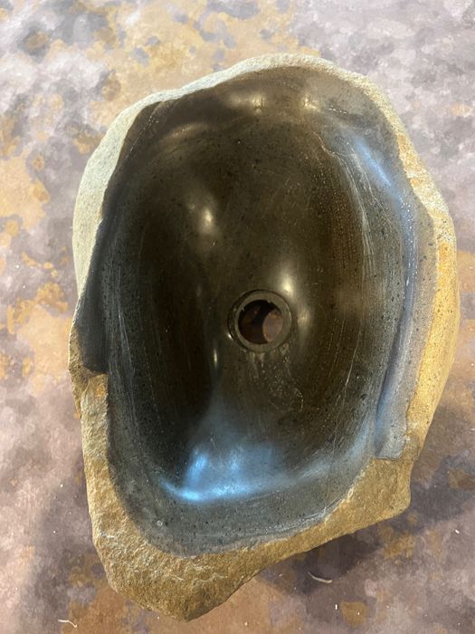 Умивальник із каменю