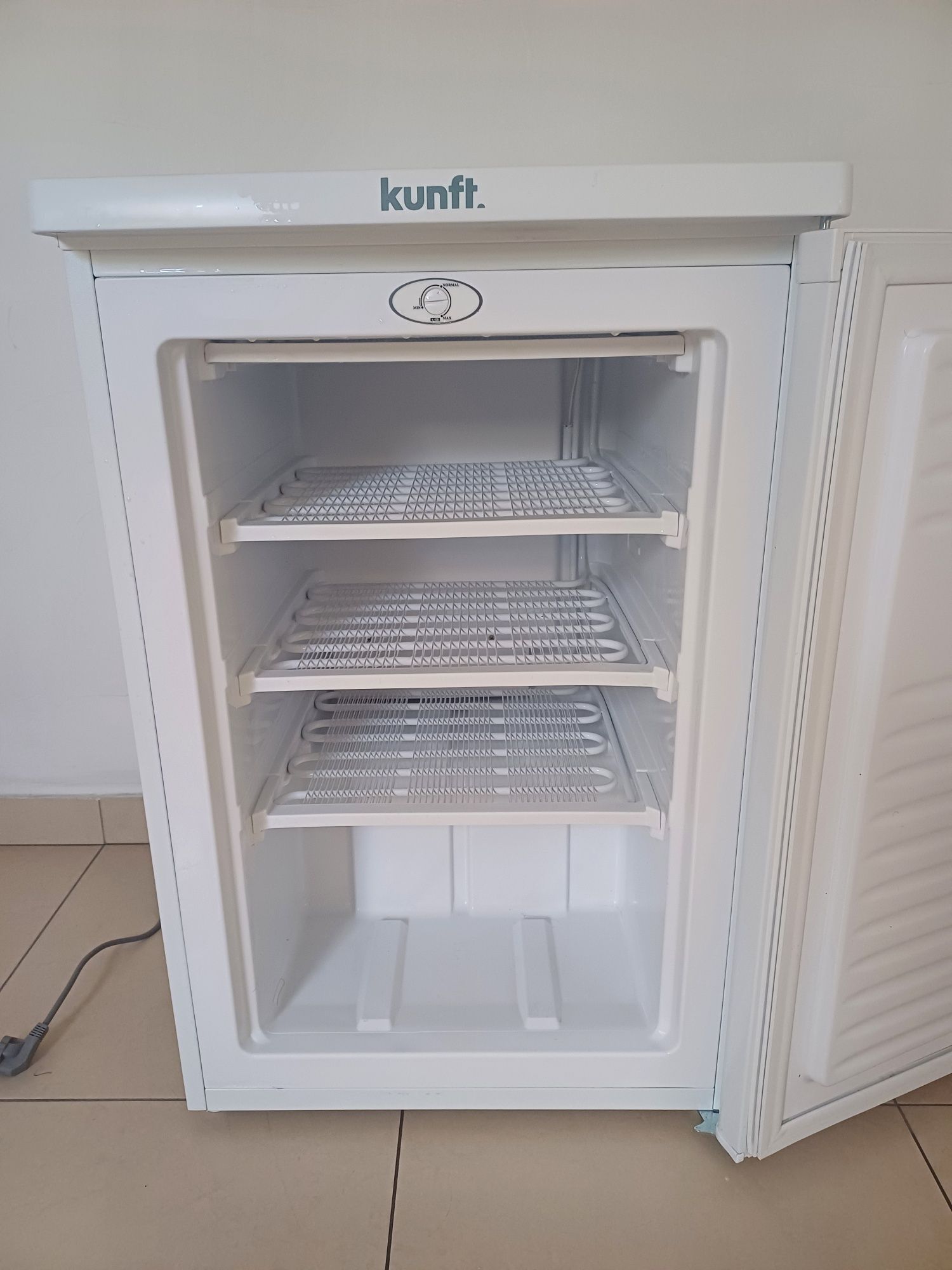 Arca Vertical KUNFT Kuf2532 Wh (Estático - 85 cm - 85 L - Branco)