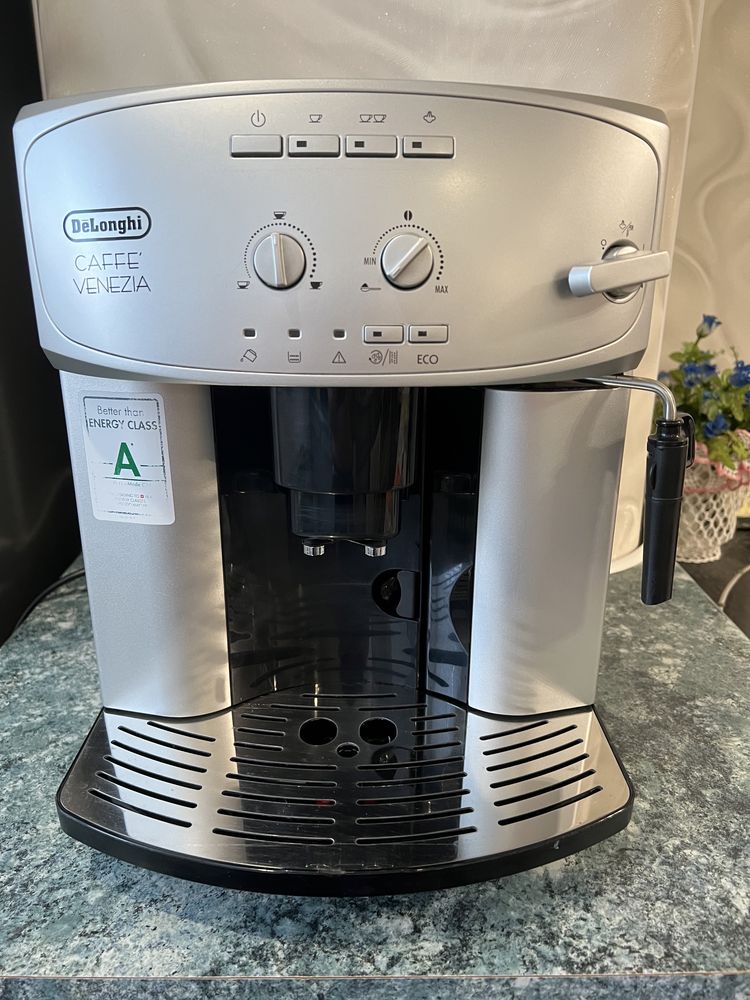 Кавомашина DELONGHI ESAM 2200