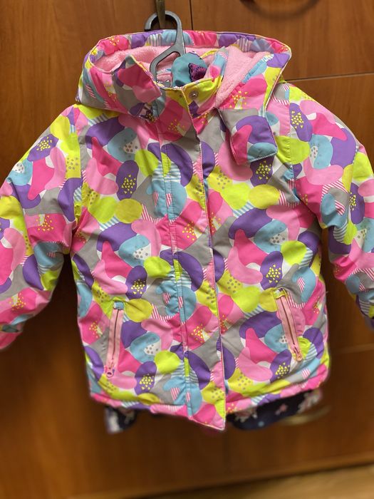 Курточка, куртка, жилетка, вітрівка на дівчинку