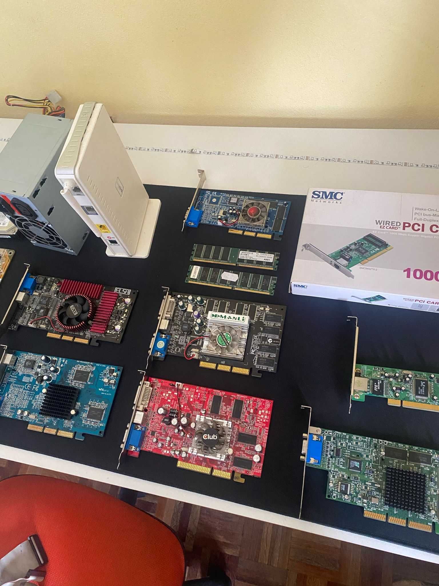 Material informático vintage (GPU, RAM, HDD, CPU, etc.)
