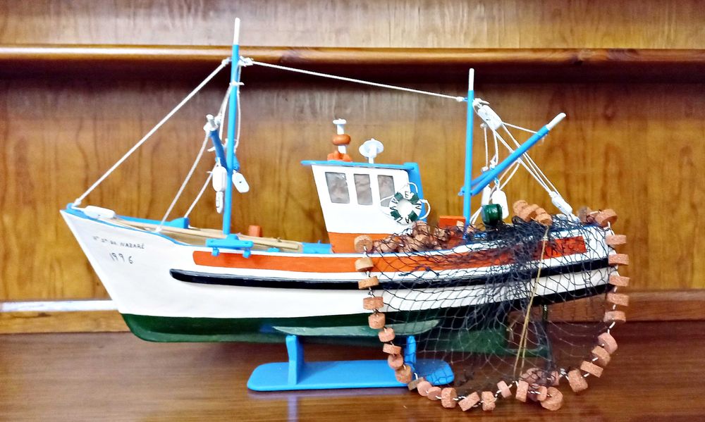Barco tradicional da Nazaré-Portugal (miniatura)