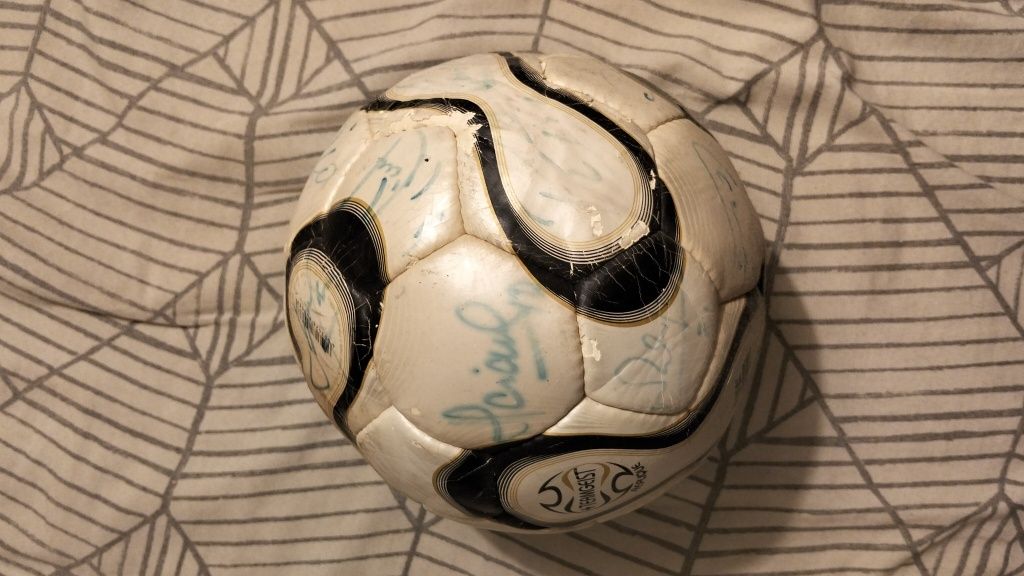 Bolas autografadas pelas seleções de Portugal 2004 e 20