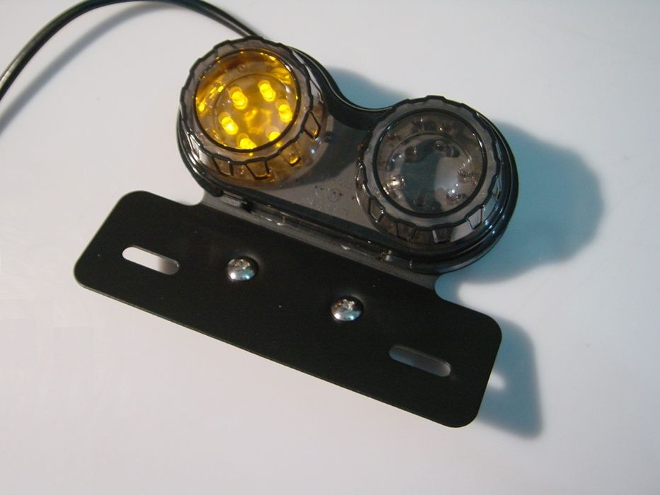 Farolim traseiro LED fumado com piscas integrados
