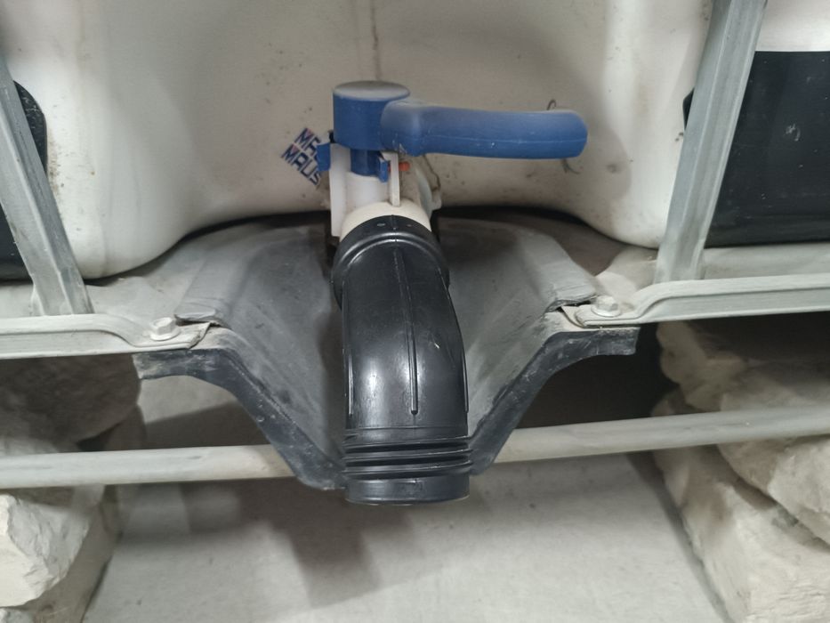 Носик з різьбленням DN-50 (Еврокуб)