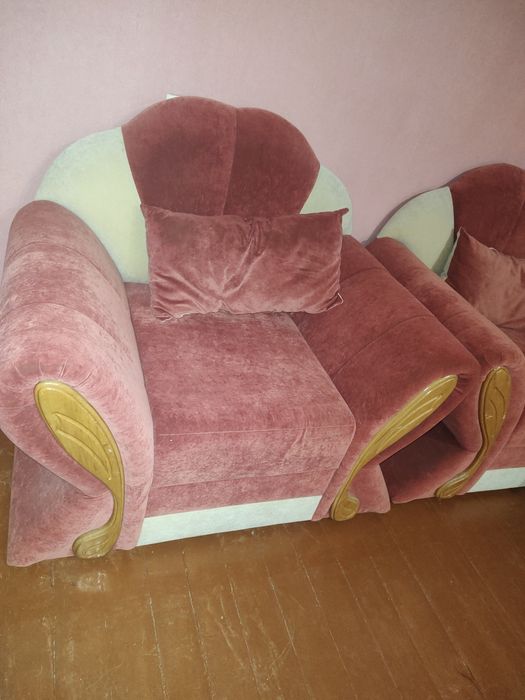 Продаю два кресла.