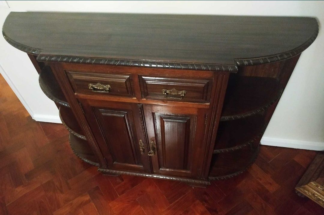 Aparador de sala em madeira maciço