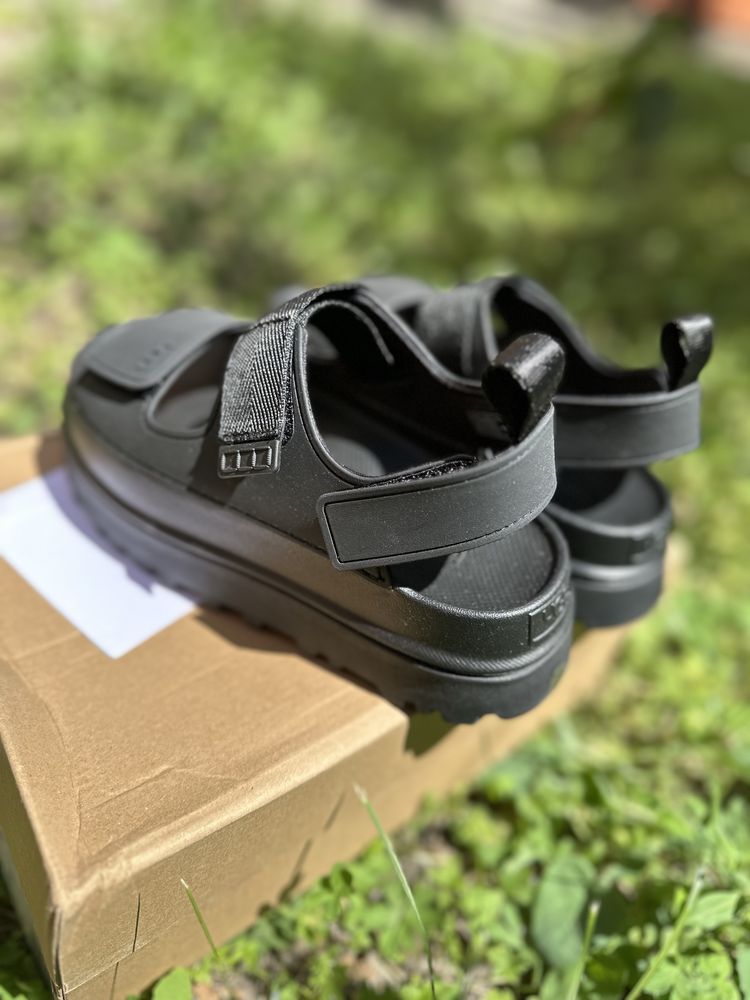 Босоніжки UGG у чорному кольрі