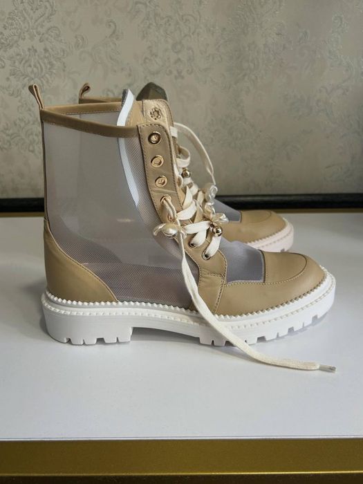 Нові легкі ботінки Helena Soretti. Італія.