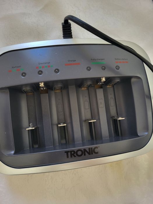 Carregador de pilhas Tronic