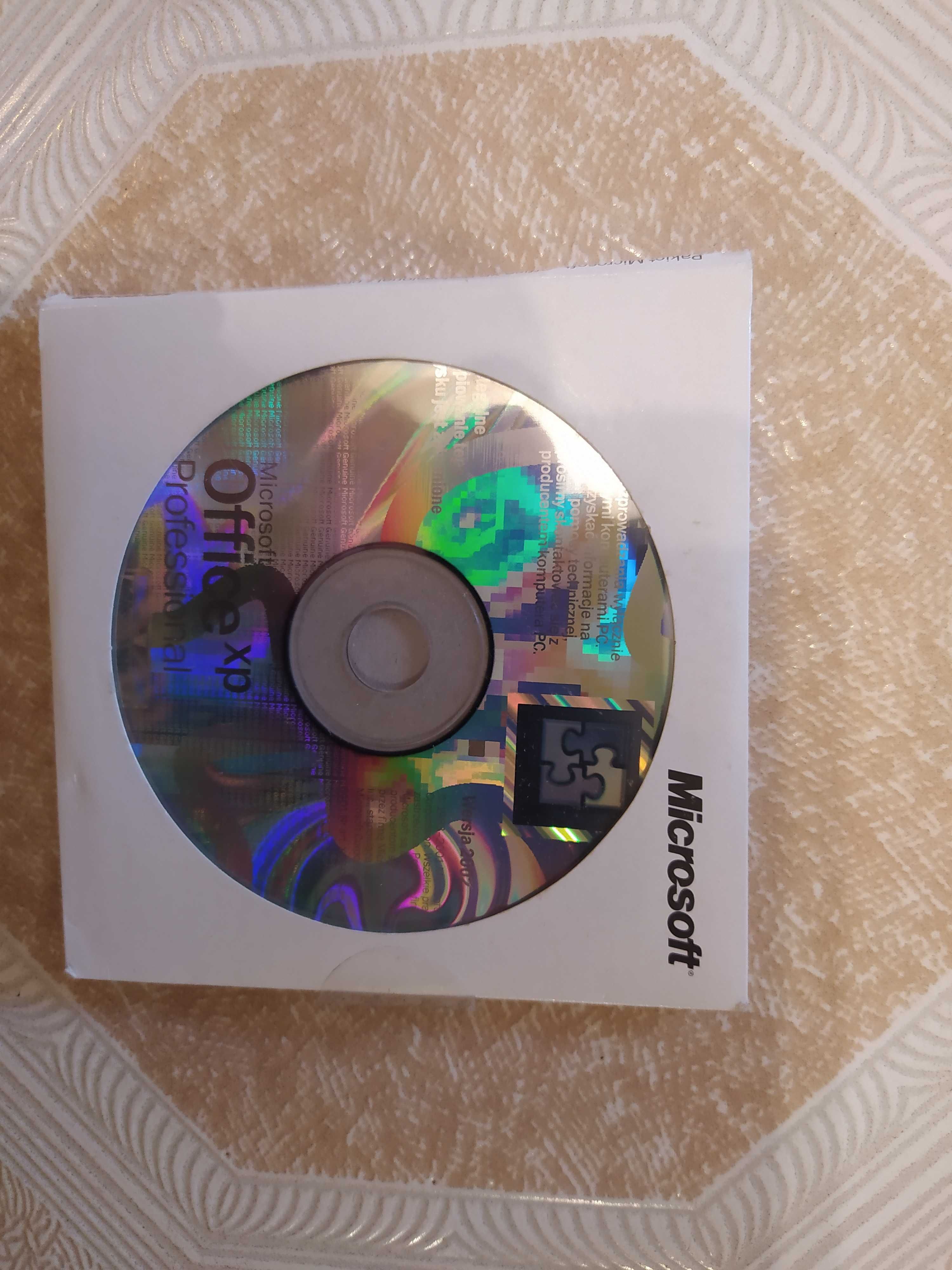 Komputer Lenovo M73 i5 8GB SSD 120GB HDD 500 GB + W10P Office Monitor