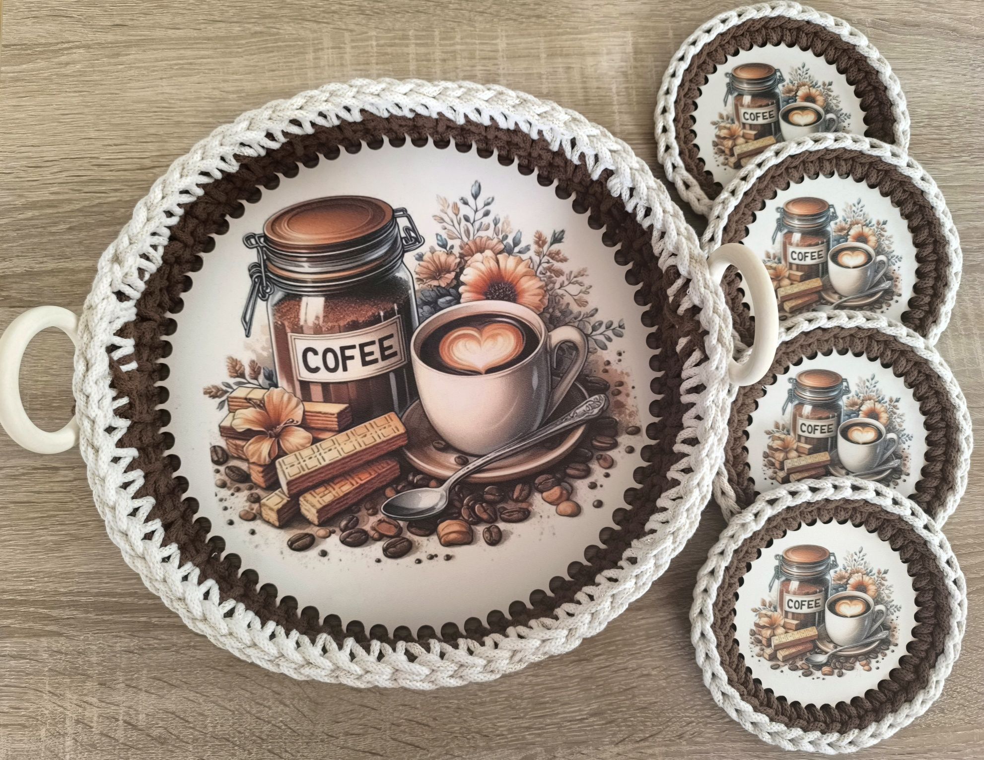 Koszyk na pieczywo i zestaw kawowy taca i podkładki pod kubek handmade