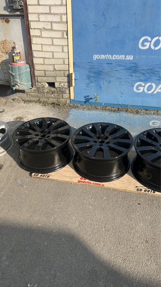 Goauto диски Range Rover 5/120 r20 9j dia72,6 в чорному глянці як нові