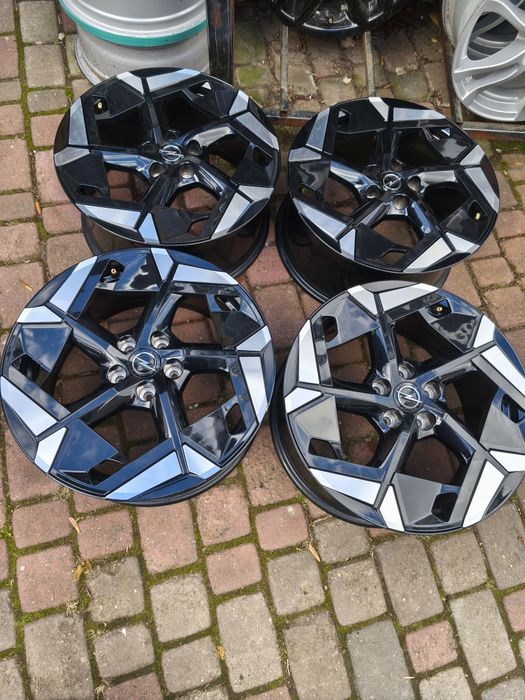 Felgi aluminiowe 18 Opel Astra L Zafira Vivaro Toyota - 5x108