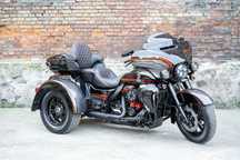 Harley-Davidson Tri Glide Trike Trajka SALAMANDRA Custom od Nine Hills Motorcycles