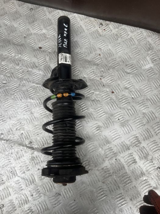 5C0413031AP стойка амортизатора в сборе передняя правая jetta 6